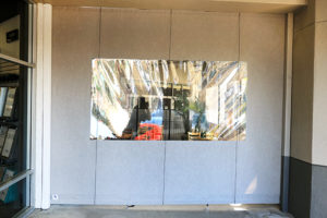 restaurant enclosure panel window