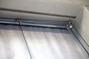 restaurant enclosure pulley system